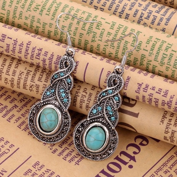 3/$25 Vintage Retro Faux Turquoise Aquamarine Crystal Rhinestone Silver Earrings - Picture 7 of 11
